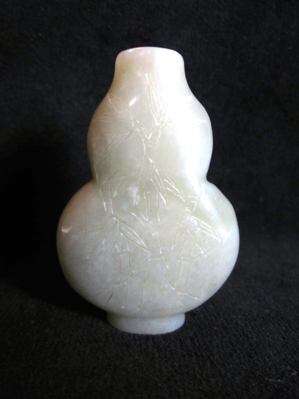 Antique Chinese Gourd Shaped Jade Snuff Bottle