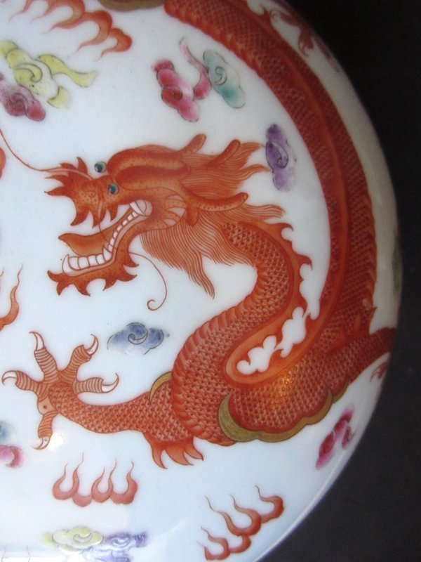 Antique Chinese Porcelain Round Container