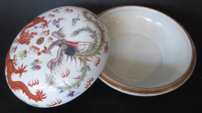 Antique Chinese Porcelain Round Container