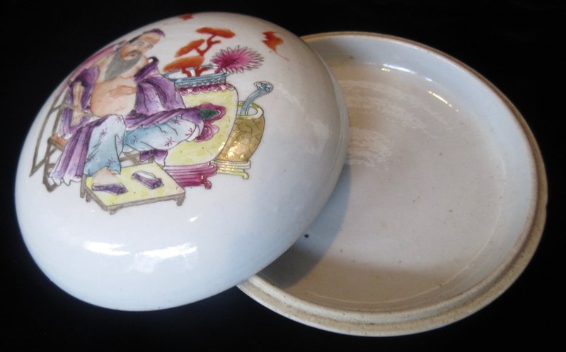 Chinese Round Famille Rose Porcelain Container