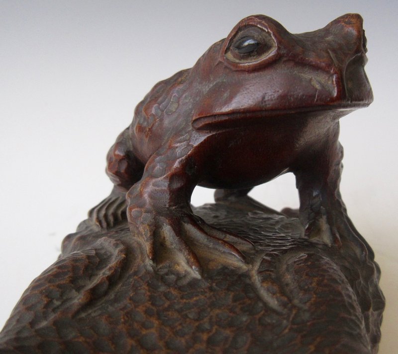 Japanese Signed Genko Wood Carving of Two Frogs