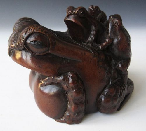 Japanese Frog Carving Okimono signed Ryoko