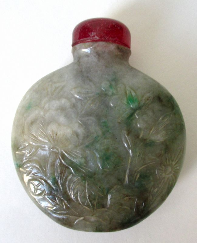 Chinese Antique Jadeite Snuff Bottle with Flowers