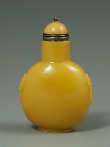 imperial peking glass snuff bottle