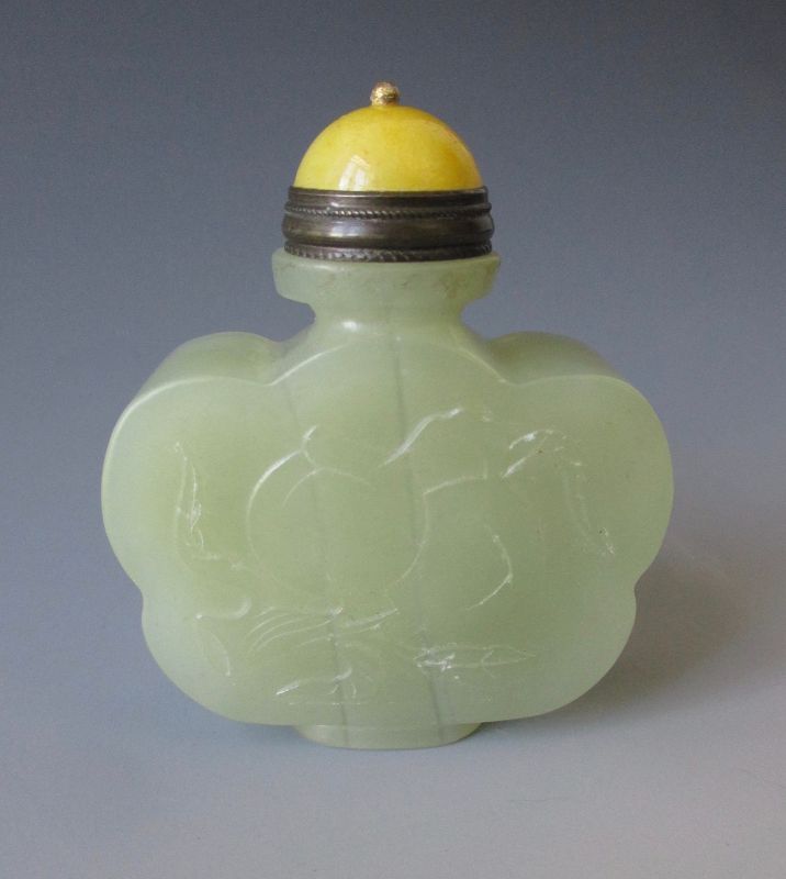 Chinese Antique Carved Jade Snuff Bottle with Peaches