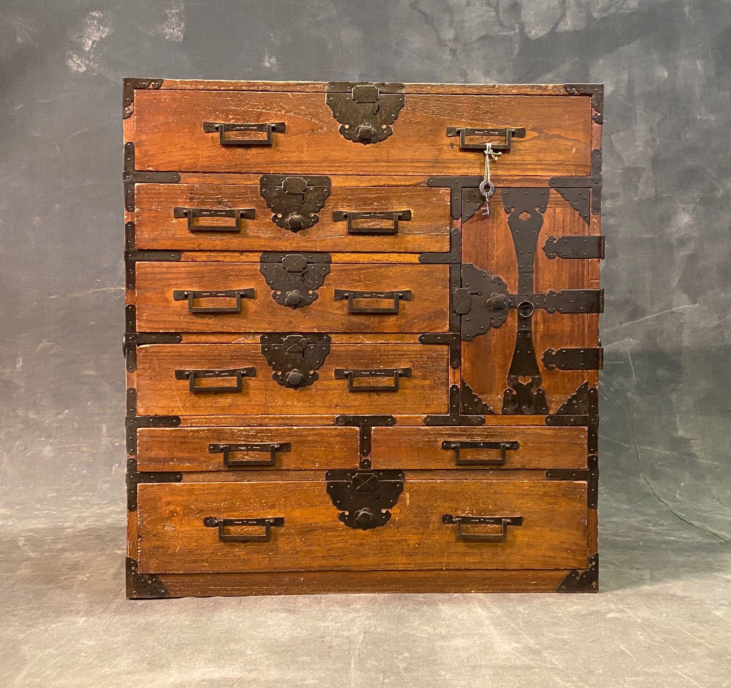 豪華アンティーク桐箪笥　Antique Japanese tansu chest full1.jpg