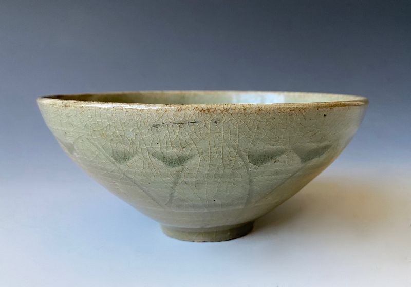 Korean Koryŏ Dynasty Celadon Bowl with Lotus Motif