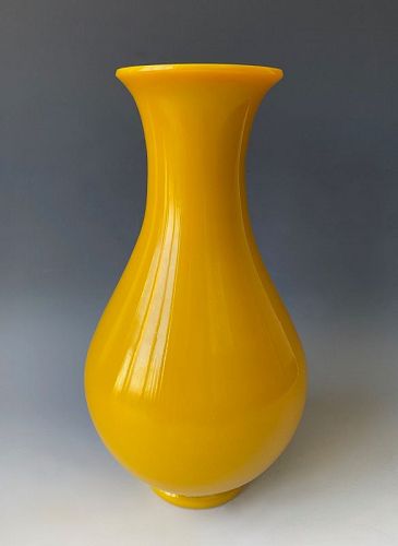 Chinese Large Yellow Peking Glass Vase