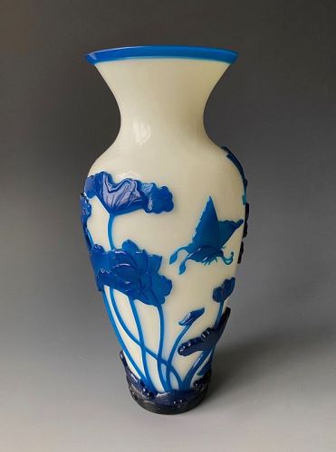 Chinese Antique Blue and White Peking Glass Vase