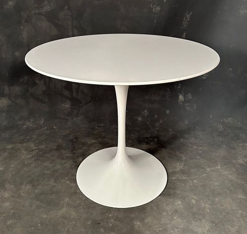 Contemporary Saarinen Round Dining Table