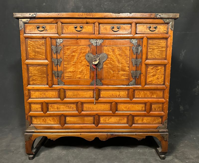 洋書　希少　Traditional Korean Furniture　韓国の家具 picture1.jpg